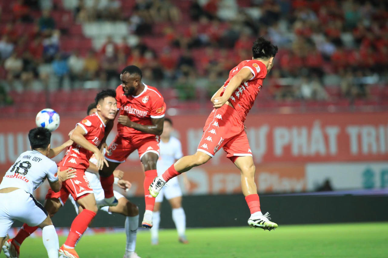 CLB Ninh Bình ngược dòng thắng CLB Công an TP HCM