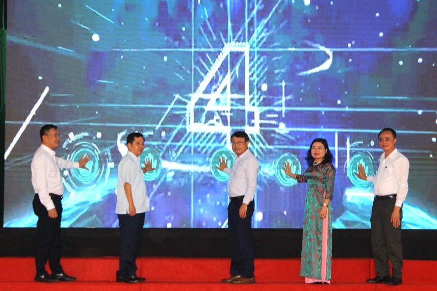 Hiệu quả “cuộc cách mạng” chuyển đổi số tại Hà Tĩnh: Bài 1: Từng bước hiện thực hóa mục tiêu “mỗi người dân là một công dân số”