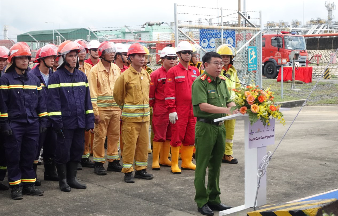 Đại tá Trịnh Hồng Việt - Phó Trưởng phòng PC07 Công an TP. HCM phát biểu chỉ đạo tại buổi diễn tập.