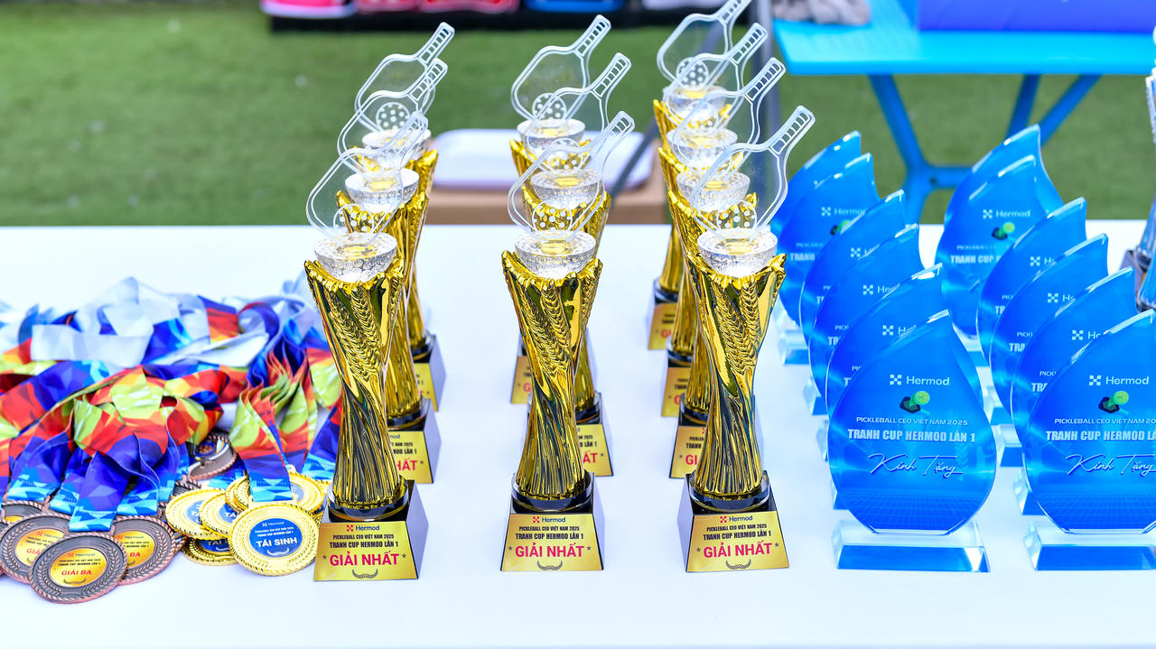 Tất cả các đội đoạt giải đều nhận được cúp, huy chương, hiện vật và quà tặng từ các nhà tài trợ.