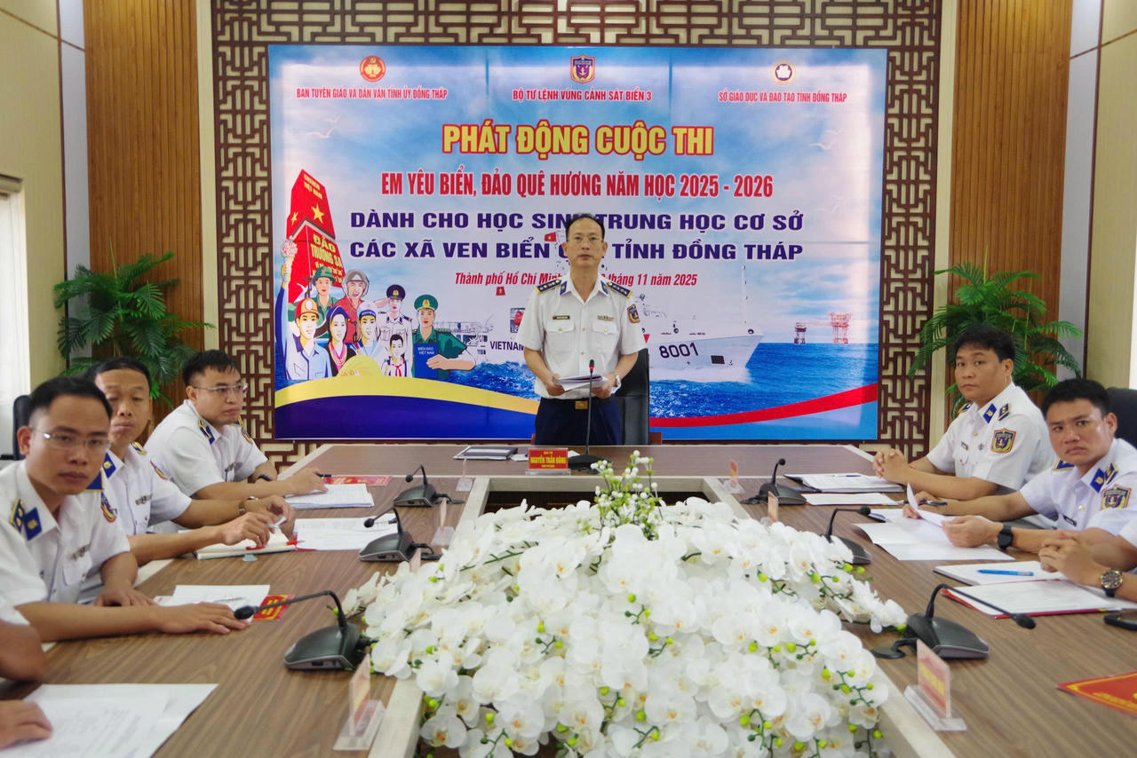 Đại tá Nguyễn Trần Đông - Phó Tư lệnh Vùng Cảnh sát biển 3 phát biểu tại lễ phát động