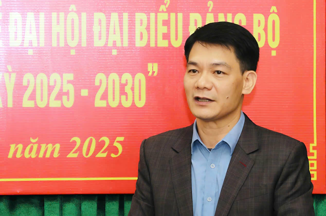 Ông Nguyễn Đức Toàn, Ủy viên Ban Thường vụ Tỉnh ủy, Trưởng Ban Tuyên giáo và Dân vận Tỉnh ủy, Trưởng Ban tổ chức cuộc thi phát biểu tại hội nghị