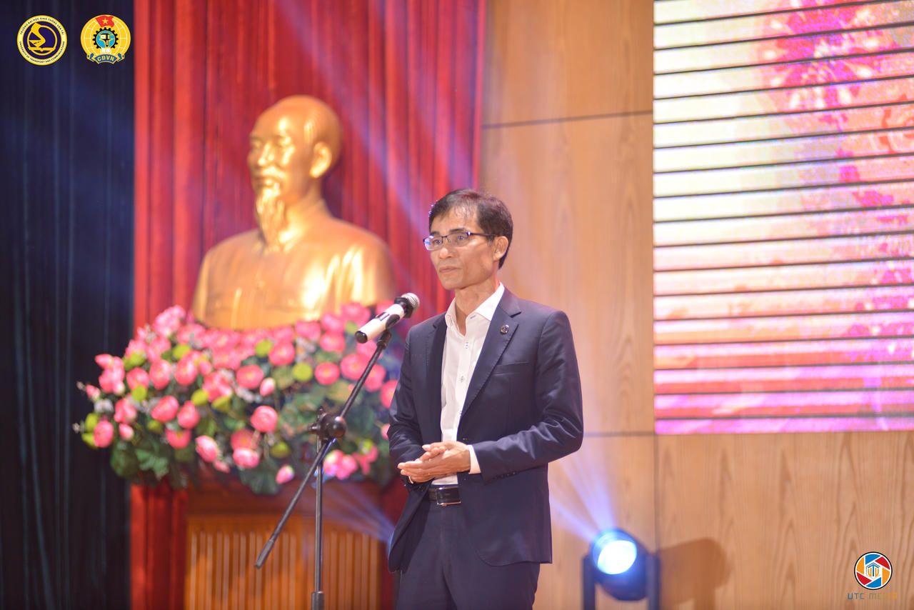 PGS.TS Lê Hoài Đức - Phó Hiệu trưởng Nhà trường phát biểu khai mạc Hội diễn.&nbsp;