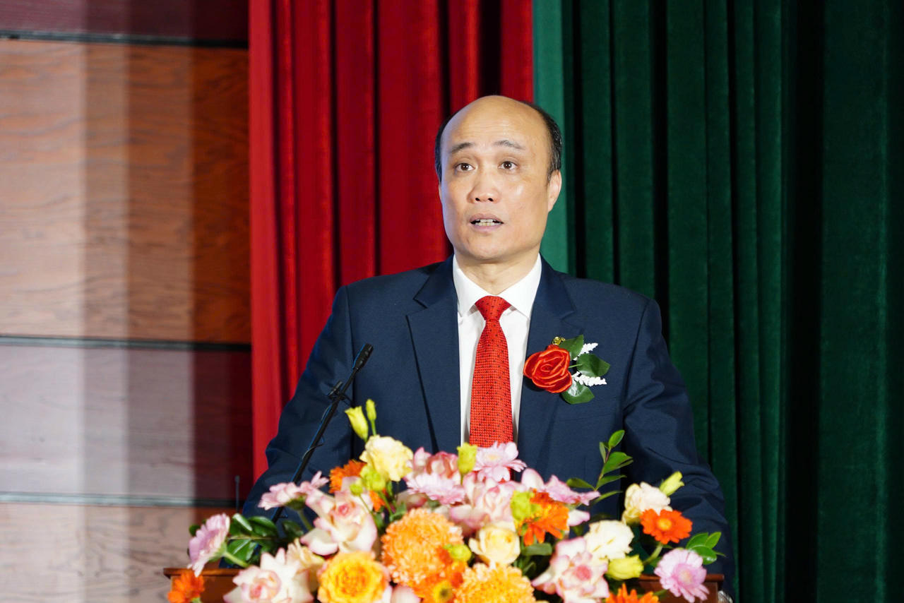 PGS.TS Tô Văn Hoà, Hiệu trưởng Trường Đại học Luật Hà Nội phát biểu tại buổi lễ.