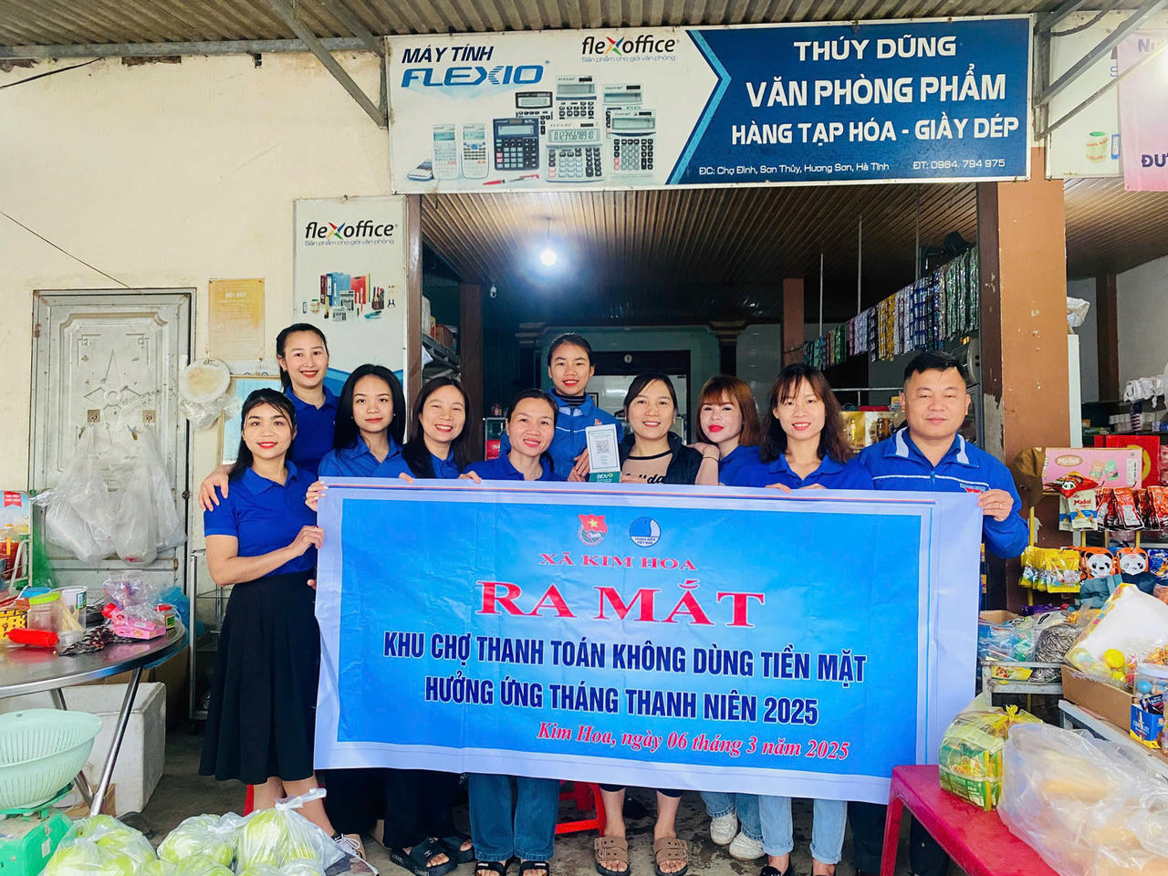 Từ tháng 3/2025, Tỉnh đoàn lập hơn 210 đội hình thanh niên “Bình dân học vụ số” với gần 3.000 thành viên. 
(Ảnh trong bài: Hữu Anh)