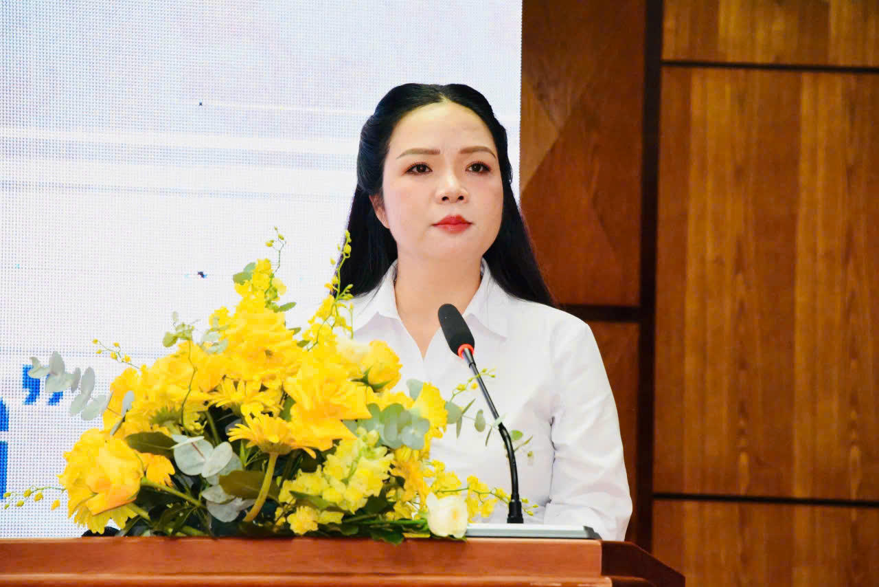 Bà Tô Thị Lan Phương - Phó Tổng Biên tập Báo Công lý, đại diện Ban Tổ chức các Cuộc thi 