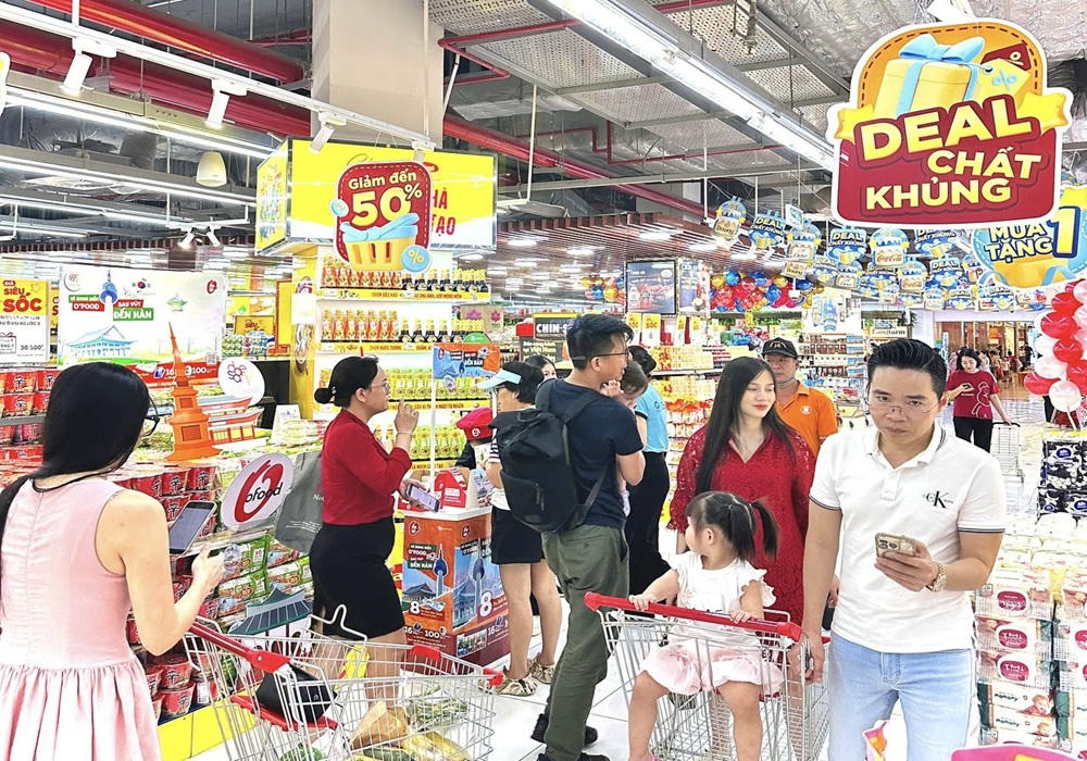 Dịp sinh nhật Winmart 11 năm, nhiều mặt hàng được giảm giá mạnh.