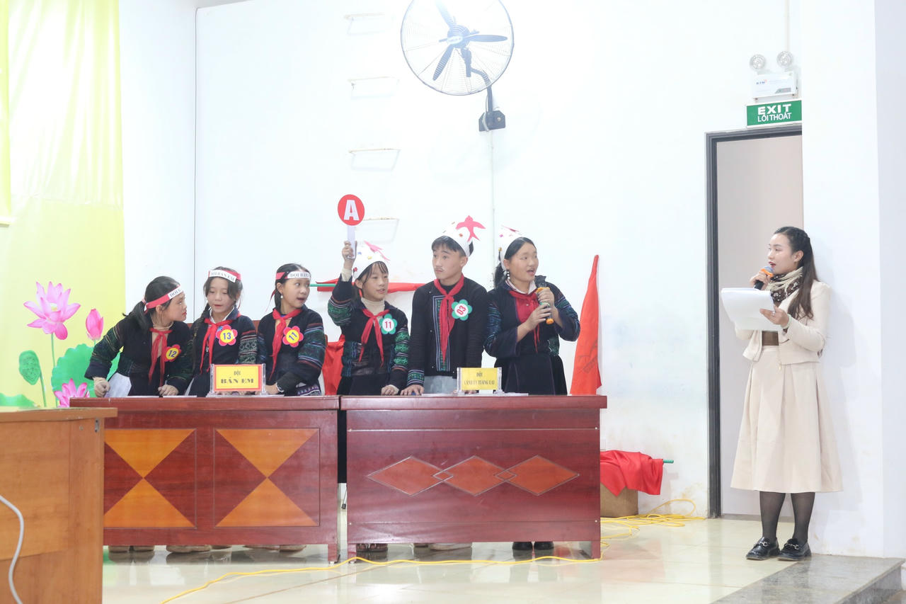 Ban tổ chức còn tổ chức giao lưu hỏi đáp pháp luật