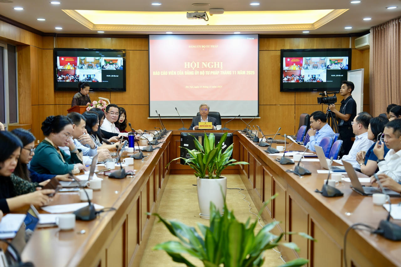 Hội nghị Báo cáo viên của Đảng ủy Bộ Tư pháp tháng 11/2025