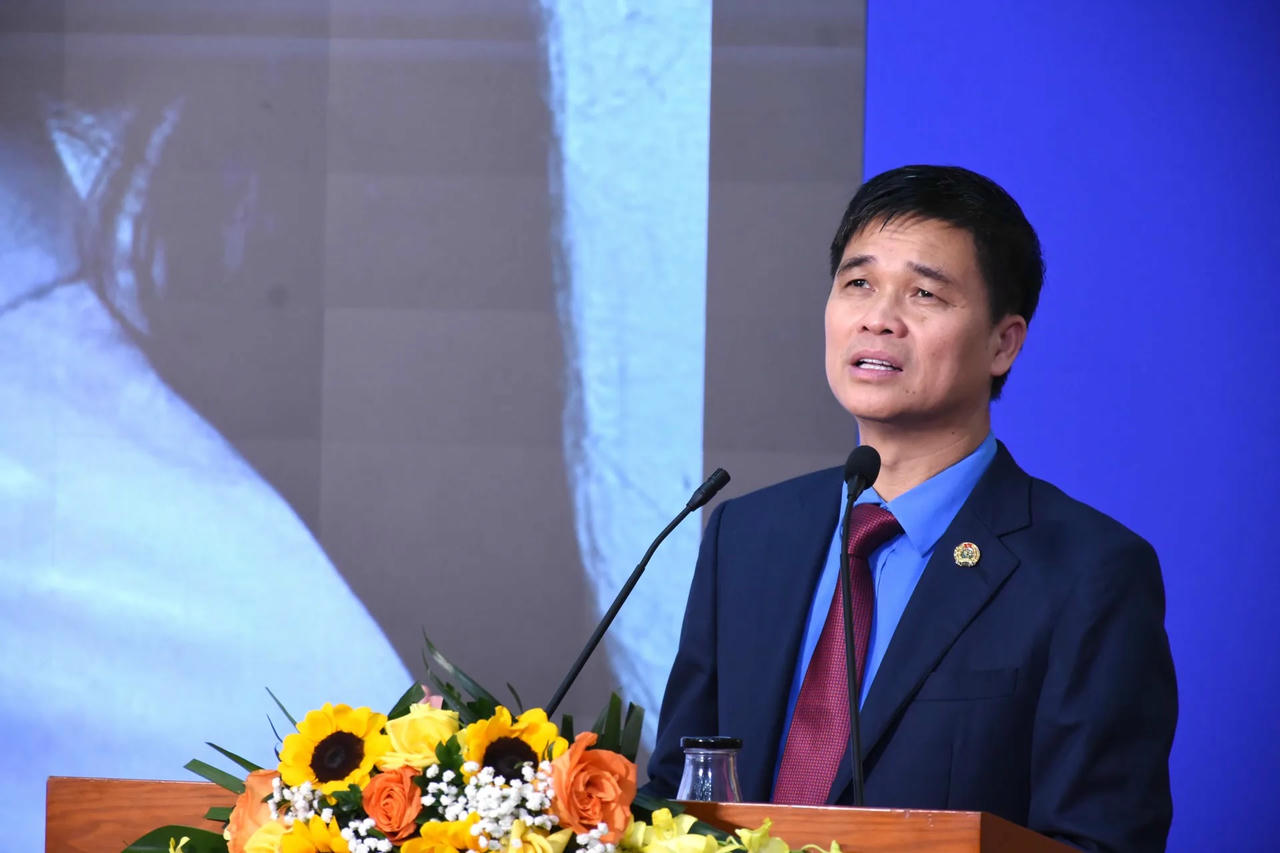 Phó Chủ tịch Tổng LĐLĐ Việt Nam Ngọ Duy Hiểu phát biểu.