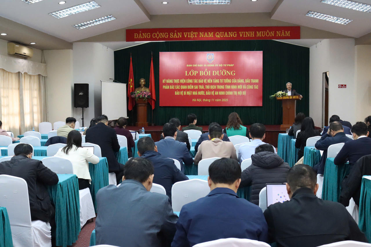 Bồi dưỡng kỹ năng thực hiện tăng cường bảo vệ nền tảng tư tưởng của Đảng