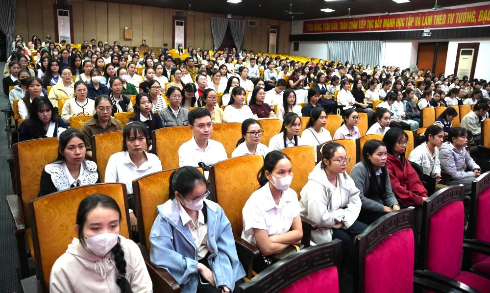 Huế: Hơn 1.200 thí sinh tham gia kỳ thi tuyển dụng giáo viên năm học 2025 - 2026