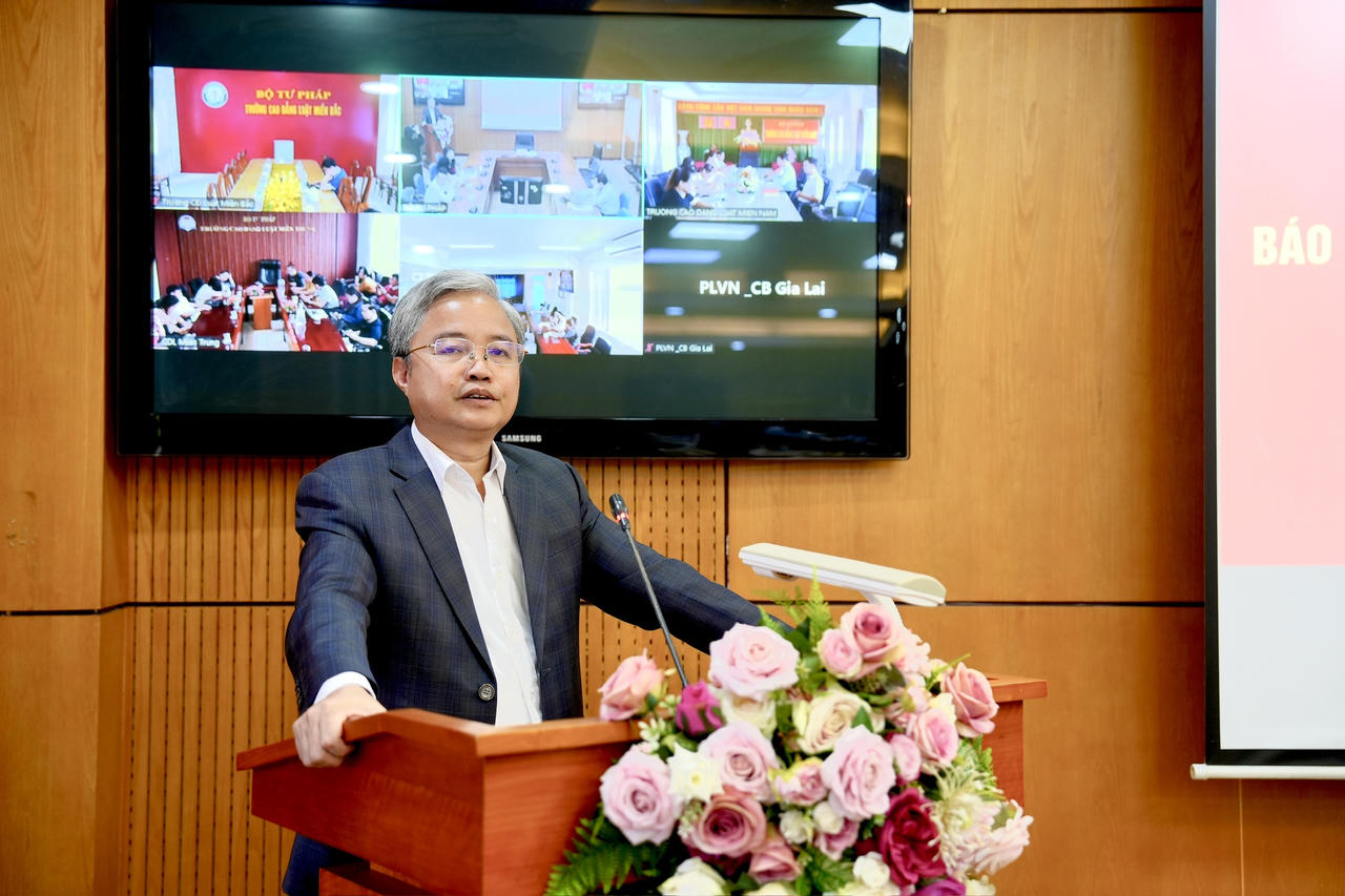 Phó Bí thư Đảng ủy chuyên trách Bộ Tư pháp Nguyễn Quang Thái phát biểu khai mạc.