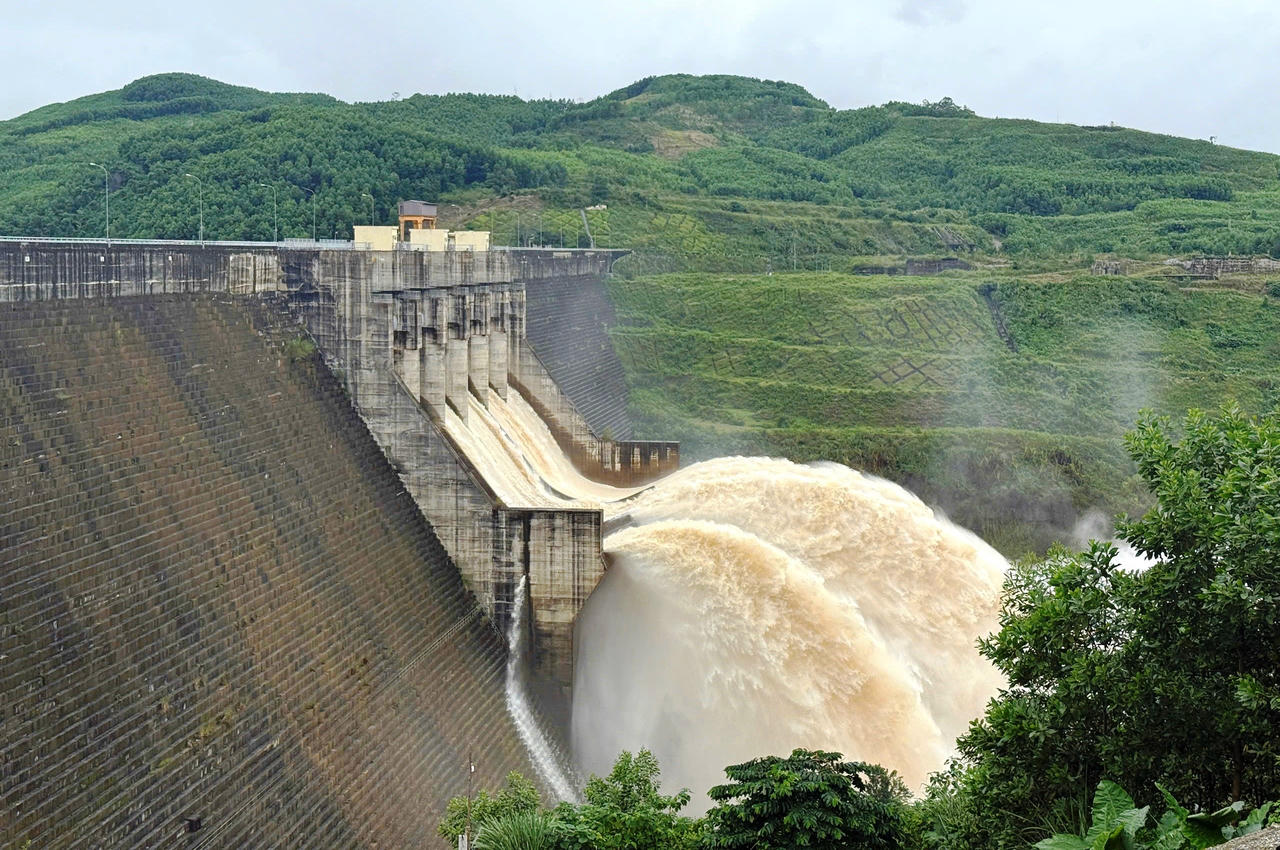 TP Đà Nẵng yêu cầu các công ty thủy điện Đak Mi, Sông Bung, A Vương, Sông Tranh thực hiện điều tiết, xả lũ để đón đợt lũ mới. 