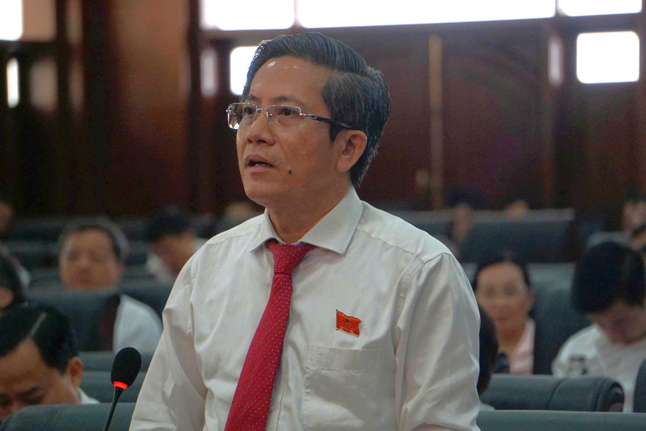 Phó Chủ tịch UBND TP Đà Nẵng Trần Nam Hưng phát biểu tại kỳ họp.&nbsp;