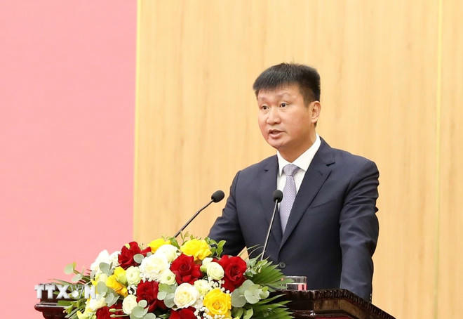 Phó Bí thư Tỉnh ủy Ninh Bình Trần Huy Tuấn phát biểu nhận nhiệm vụ. (Ảnh: Đức Phương/TTXVN)
