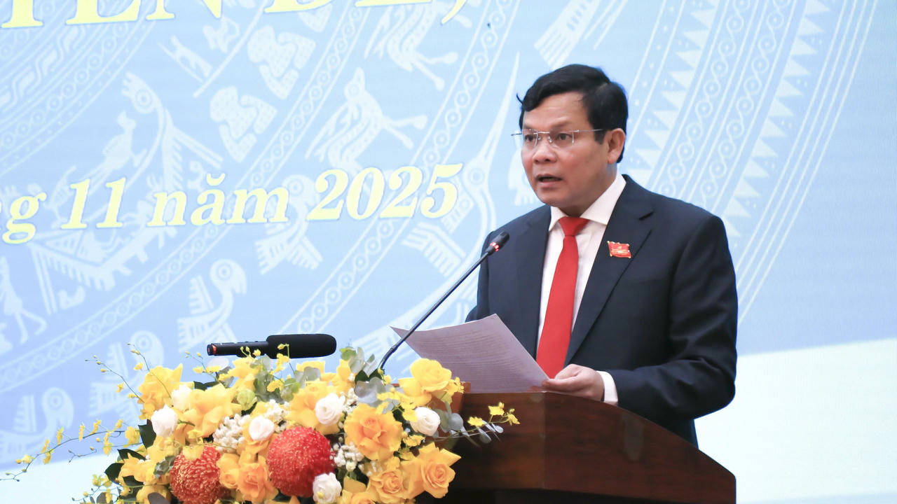 Ông Nguyễn Đức Tuy - Chủ tịch HĐND tỉnh Quảng Ngãi phát biểu tại kỳ họp.&nbsp;