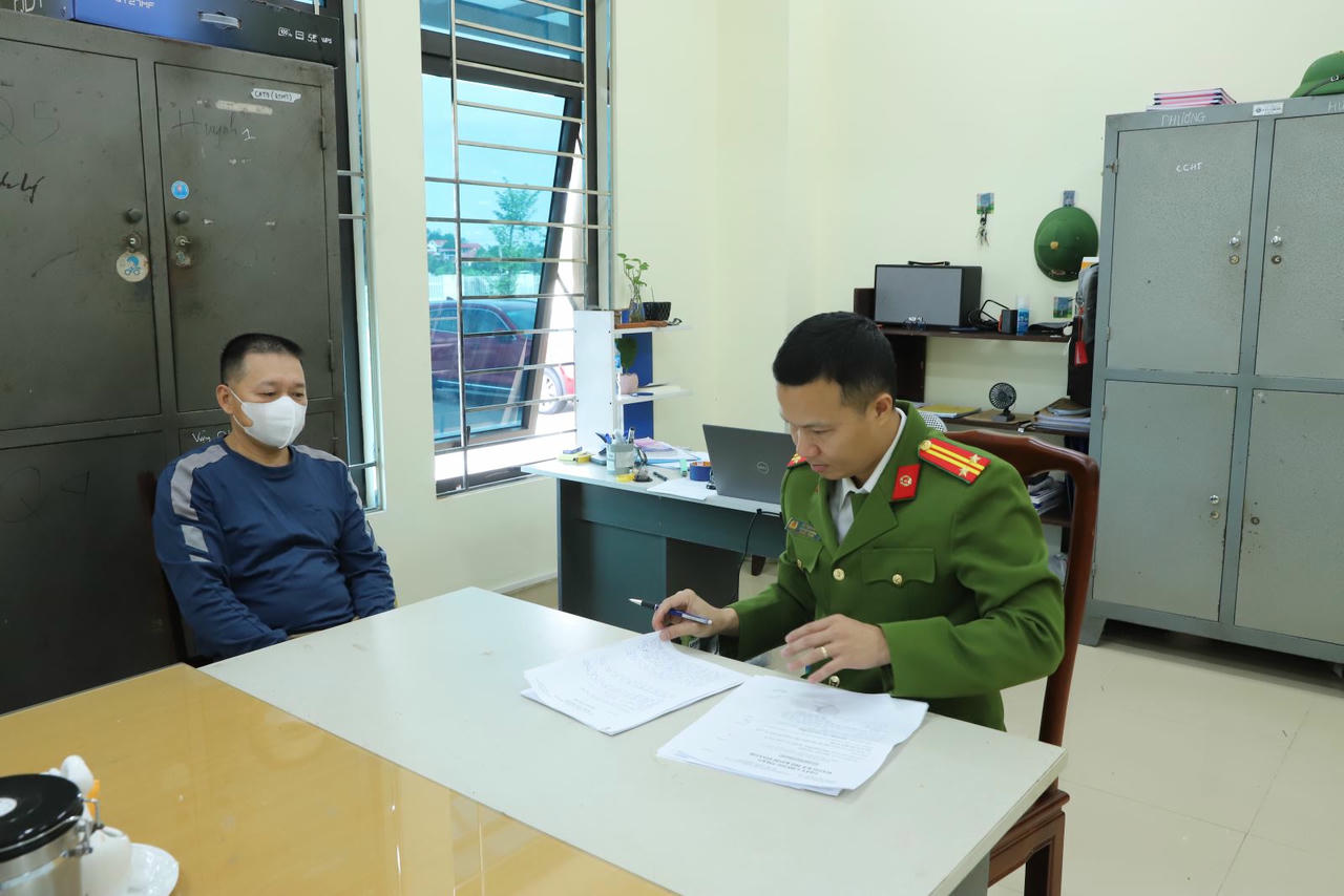 Tại cơ quan Công an, chủ kho hàng khai nhận toàn bộ số hàng hoá trên được thu mua trôi nổi trên thị trường, nhằm mục đích mua bán kiếm lời.