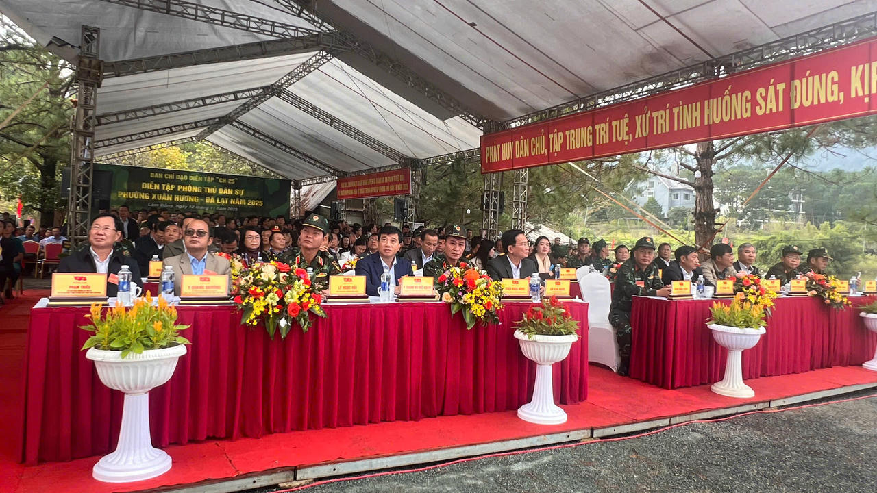 Các đại biểu tham gia buổi diễn tập.