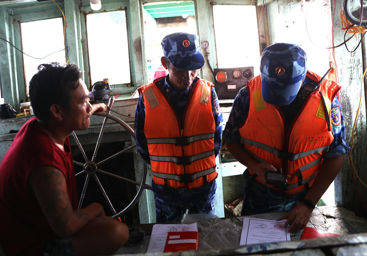 Cảnh sát biển Vùng 3 thực hiện cao điểm tuyên truyền chống khai thác IUU
