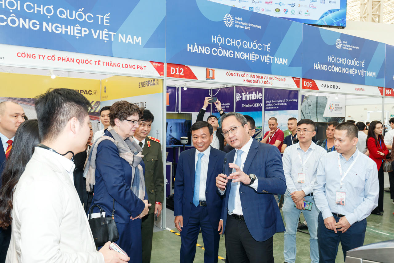 Triển lãm chuyên ngành bao gồm trưng bày các sản phẩm, thiết bị, giải pháp và công nghệ đường sắt - hạ tầng, từ đoàn tàu, tín hiệu điều khiển