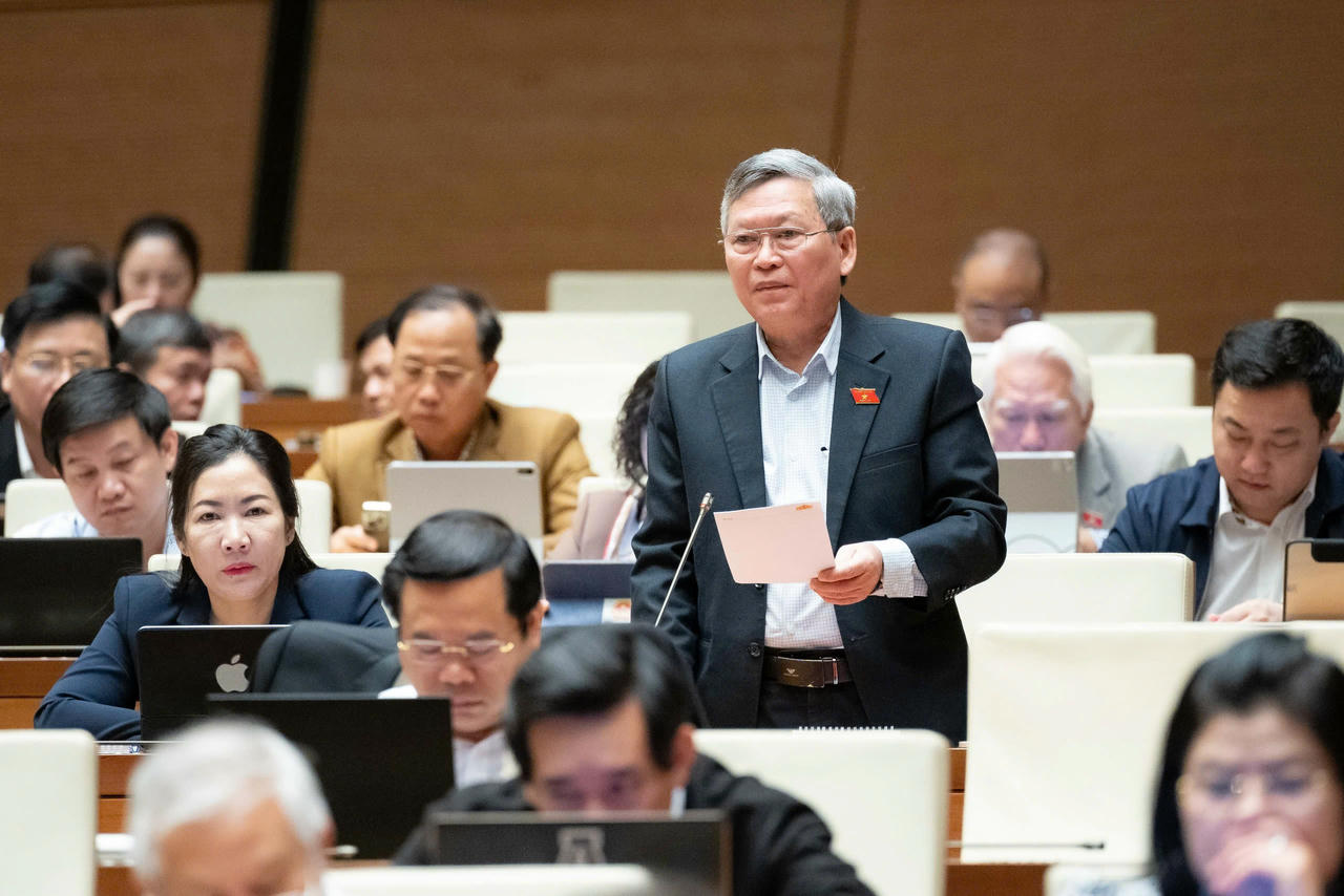 Đại biểu Tô Văn Tám.