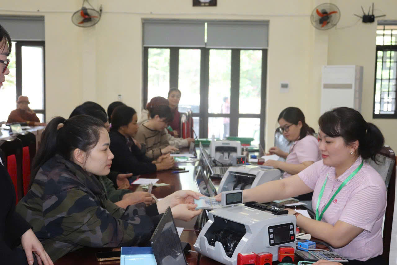 Mạng lưới điểm giao dịch của NHCsXH Chợ Đồn duy trì hoạt động giúp dân vay vốn thuận lợi.