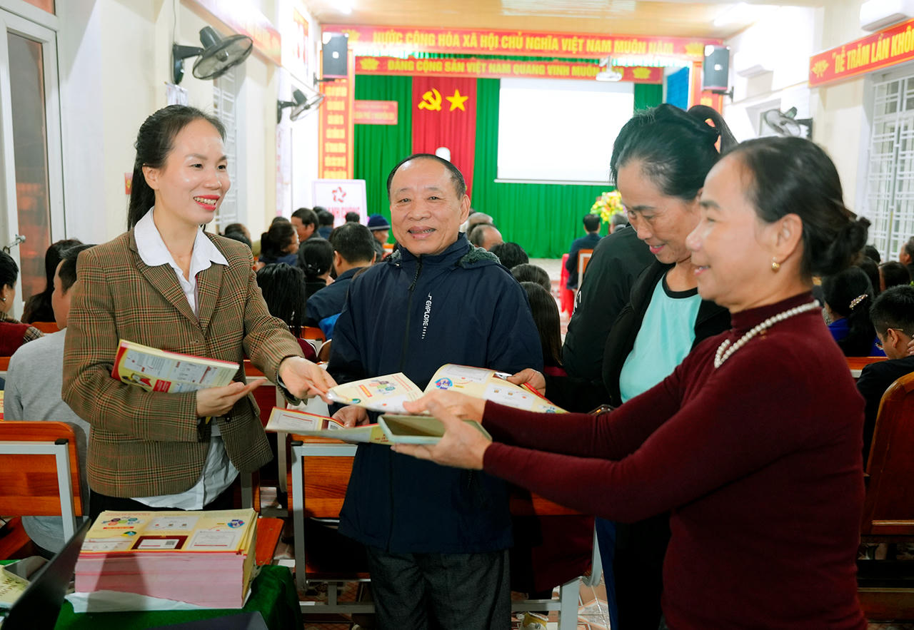  Hà Tĩnh chú trọng hoạt động hướng dẫn, tuyên truyền CĐS cho người dân.