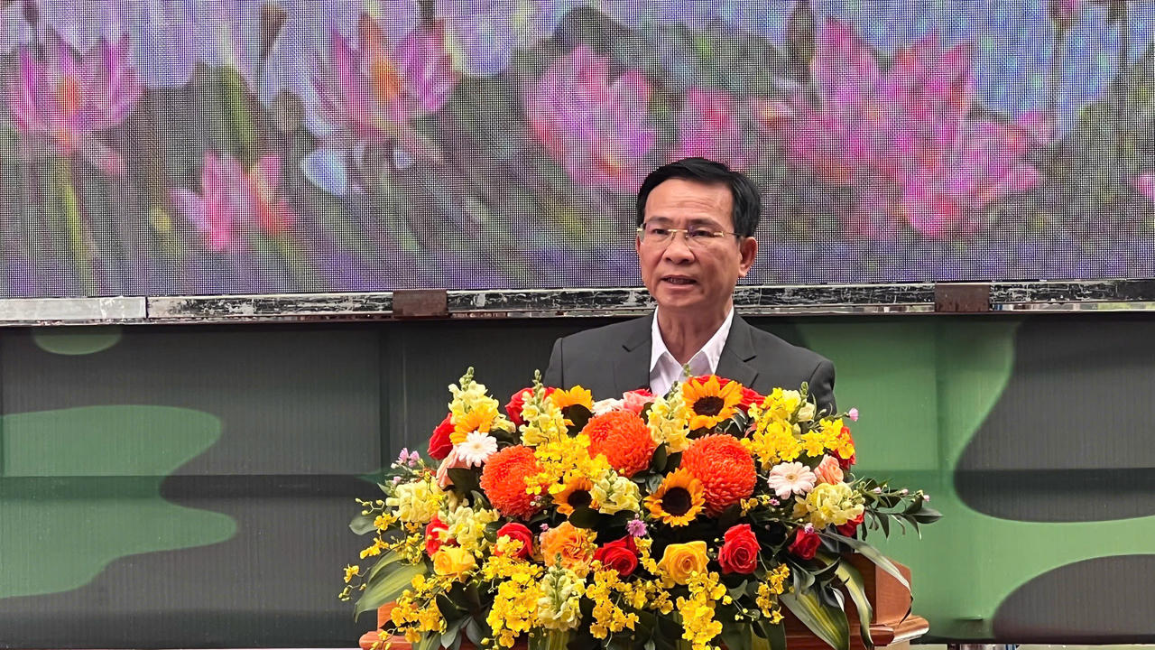 Ông Hồ Văn Mười, Phó Bí thư Tỉnh ủy, Chủ tịch UBND tỉnh, Trưởng Ban Chỉ đạo diễn tập phòng thủ dân sự tỉnh Lâm Đồng phát biểu khai mạc.