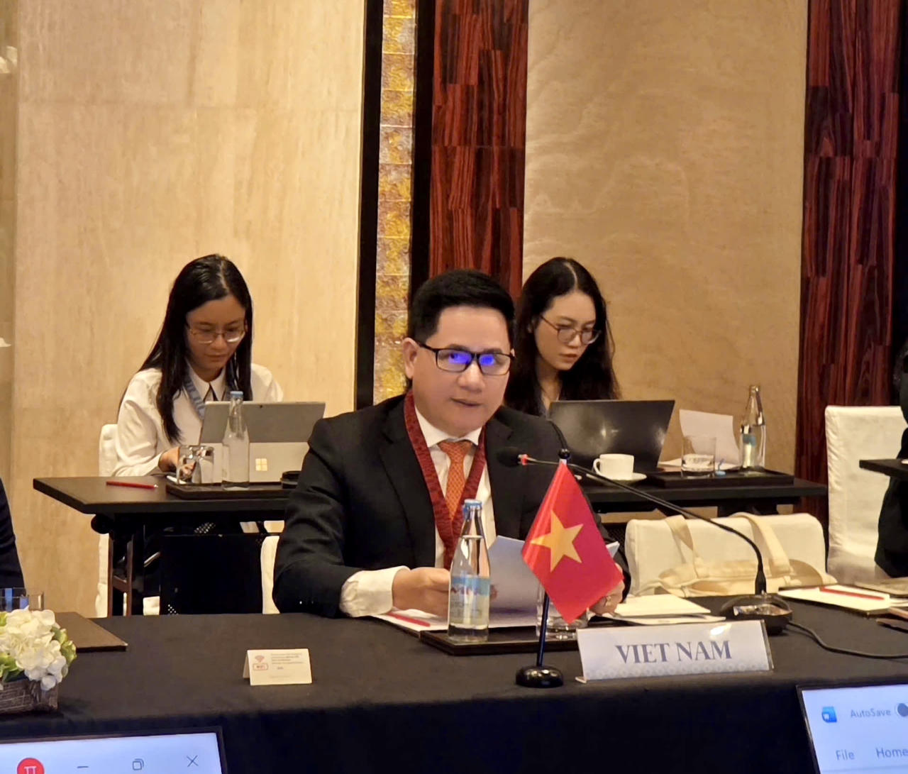 Ông Nguyễn Hữu Huyên, Vụ trưởng Vụ Hợp tác quốc tế Bộ Tư pháp, Trưởng Đoàn ASLOM Việt Nam phát biểu tại Hội nghị.