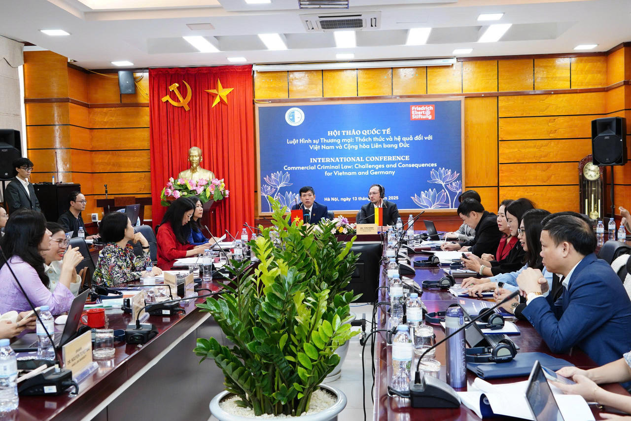 Chia sẻ kinh nghiệm hoàn thiện khuôn khổ pháp luật hình sự thương mại