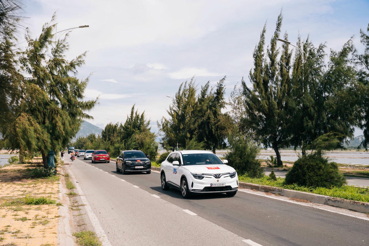 Chủ xe lâu năm: 'Đã sử dụng VF 8 rồi sẽ bị nghiện độ an toàn, cảm giác lái và sức mạnh động cơ'
