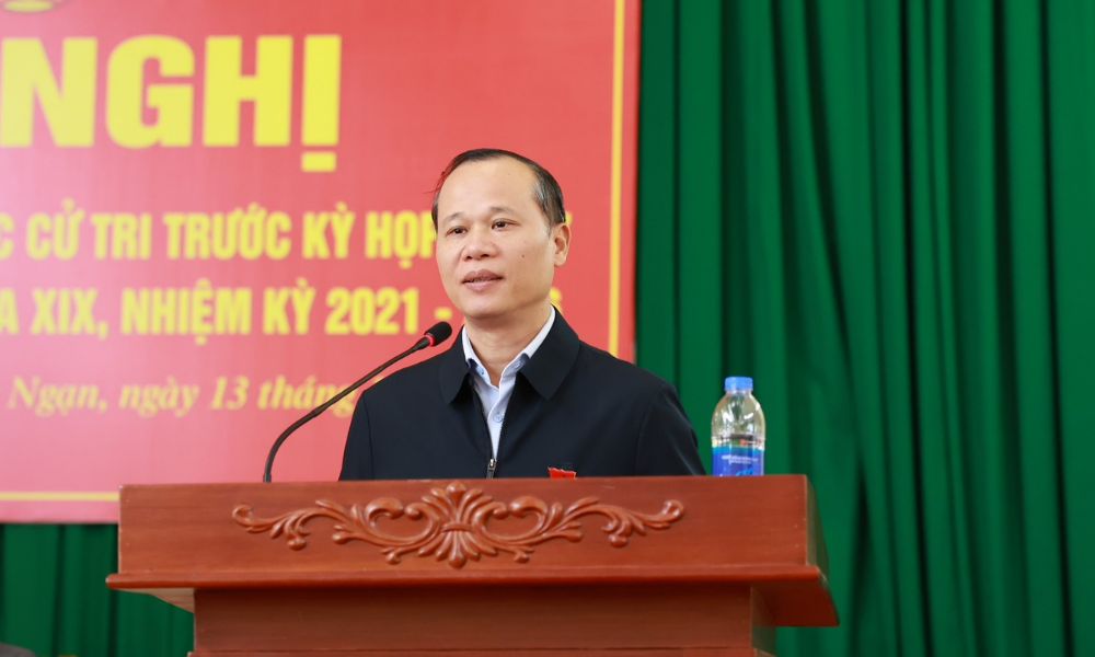 Phó Chủ tịch Thường trực UBND tỉnh Mai Sơn phát biểu buổi tiếp xúc cử tri.