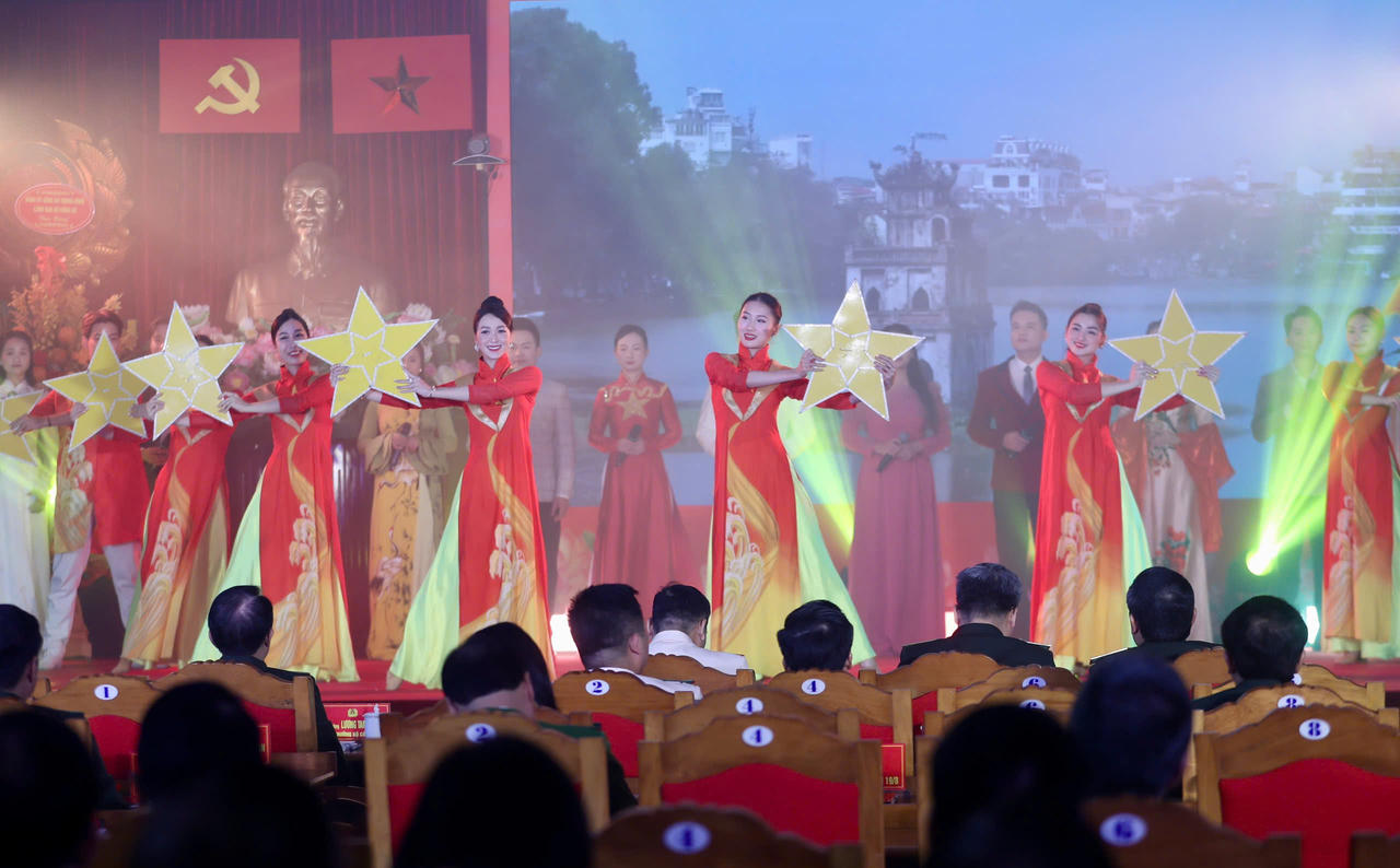 Tưng bừng màn văn nghệ chào mừng.&nbsp;&nbsp;