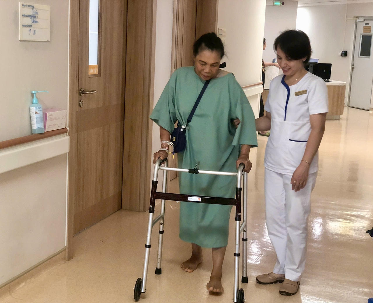 Bệnh nhân có thể đi lại được sau ít ngày phẫu thuật  