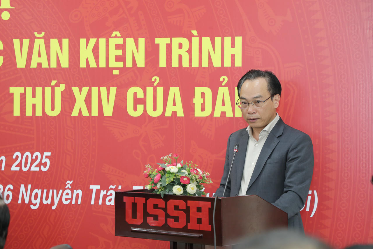 Giám đốc ĐHQGHN Hoàng Minh Sơn phát biểu khai mạc hội nghị. (Ảnh: VNU)