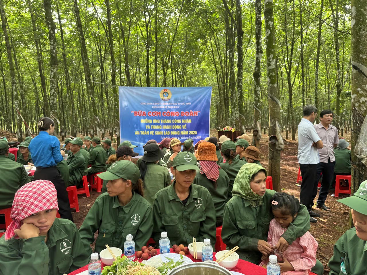 Chương trình “Bữa cơm Công đoàn” năm 2025 được triển khai tại 5.132 công đoàn cơ sở
