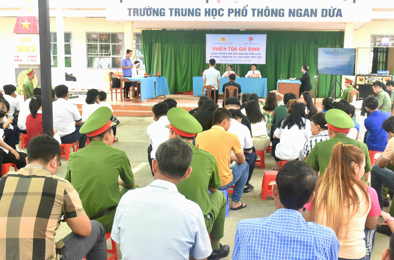 “Phiên tòa giả định” giúp học sinh hiểu rõ hơn hậu quả pháp lý của hành vi liên quan ma túy.