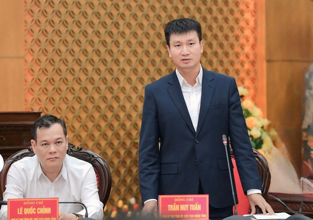 Ông Trần Huy Tuấn - Phó Bí thư Tỉnh ủy, Chủ tịch UBND tỉnh Ninh Bình phát biểu thảo luận tại hội nghị. (Ảnh: Trần Thoan)