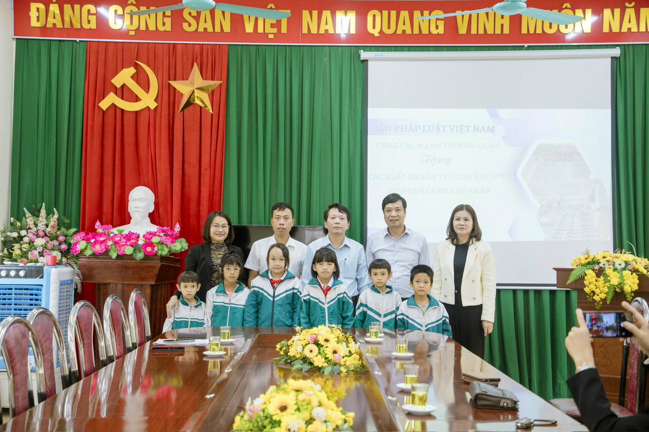 Báo Pháp luật Việt Nam hỗ trợ 100% tiền ăn bán trú cho học sinh nghèo Trường Tiểu học Chu Hóa