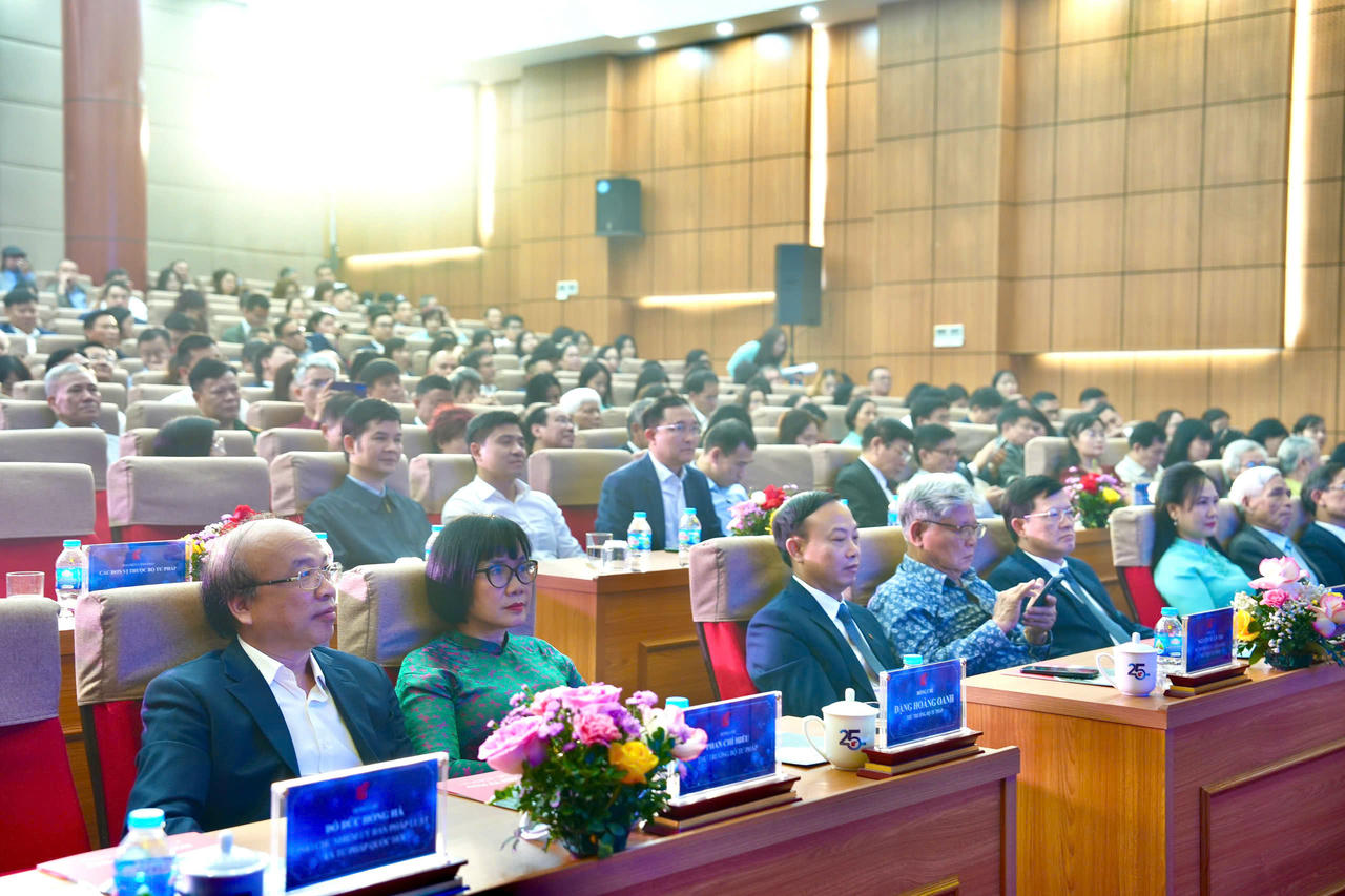 Các đại biểu dự buổi Lễ.