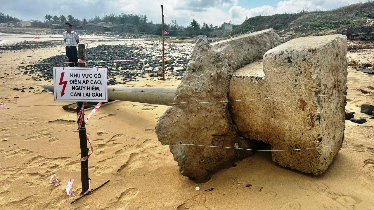 Hiện lực lượng chức năng đã khoanh vùng, không cho người dân lại gần.