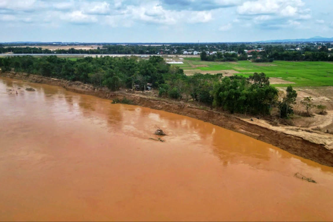 Những ngôi nhà chênh vênh bên dòng Thu Bồn và Vu Gia sau trận lũ lịch sử