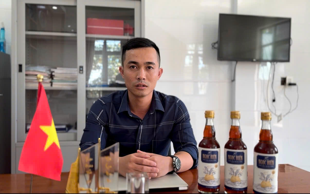 Ông Nguyễn Hoàng Long, Phó Ban quản lý Cảng cá Việt Trung.