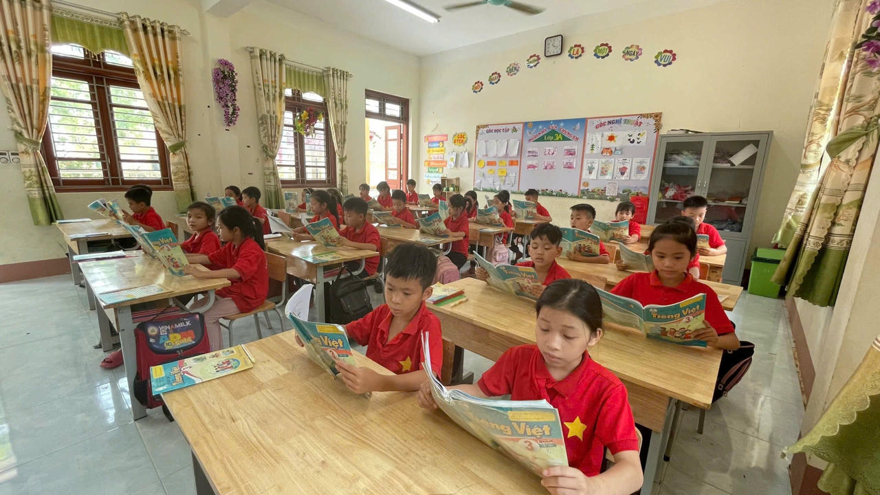 Học sinh trường Tiểu học Lam Vỹ, Thái Nguyên trong giờ học.