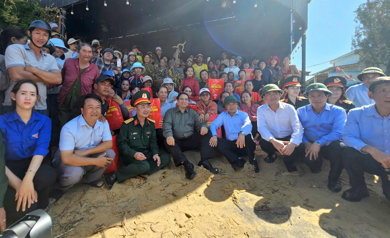 Thủ tướng động viên người dân, doanh nghiệp Gia Lai khắc phục hậu quả bão lụt 