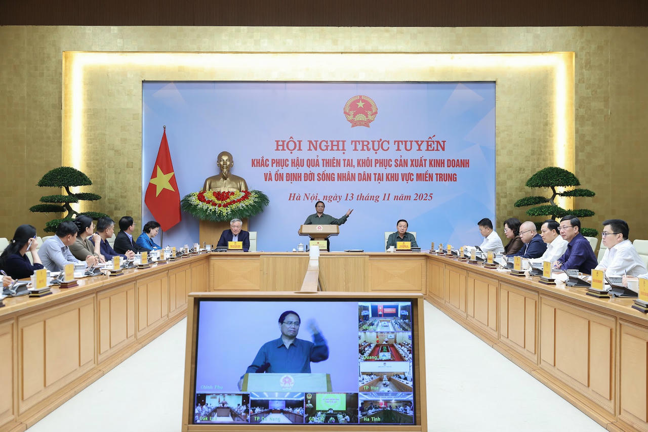 Thủ tướng Chính phủ: “Lũ rút đến đâu, khôi phục đến đó”