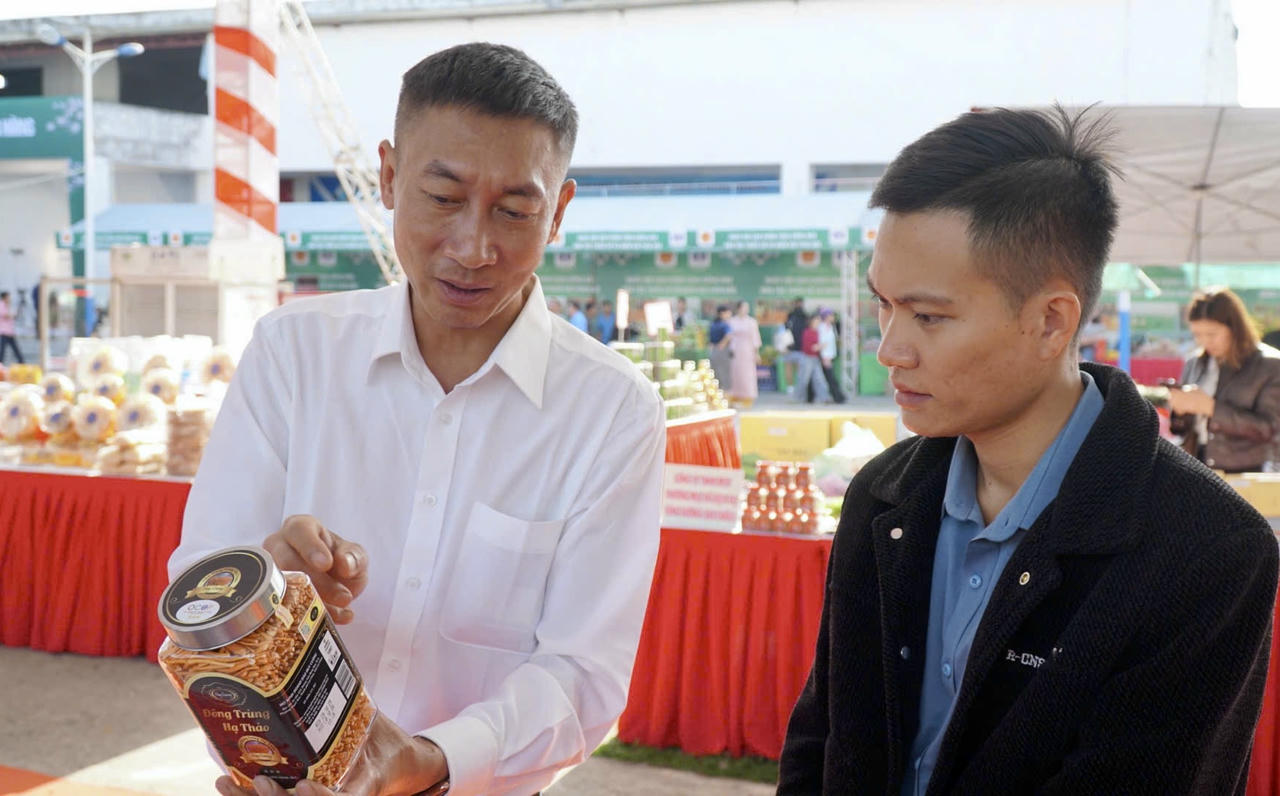 Ngày hội là dịp để các địa phương, doanh nghiệp và hợp tác xã giao lưu, trao đổi kinh nghiệm.