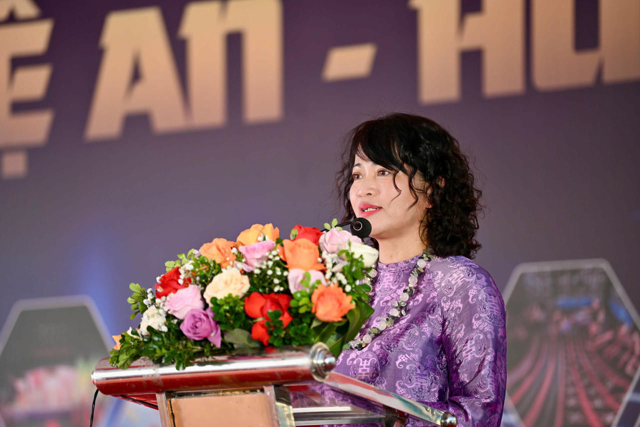 Bà Đinh Thị Hoài Trai - Giám đốc Bảo tàng Mỹ thuật Huế.