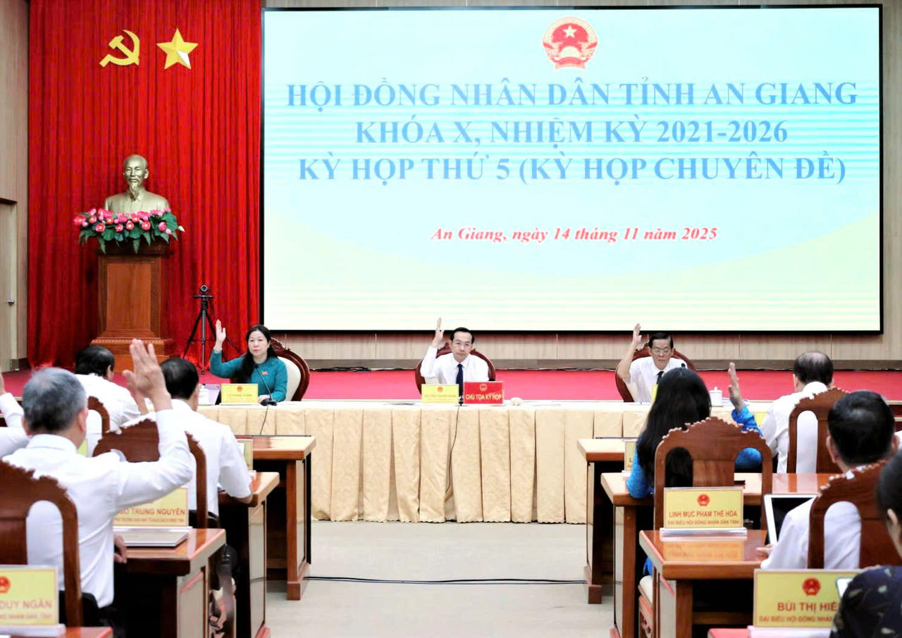 Quang cảnh kỳ họp